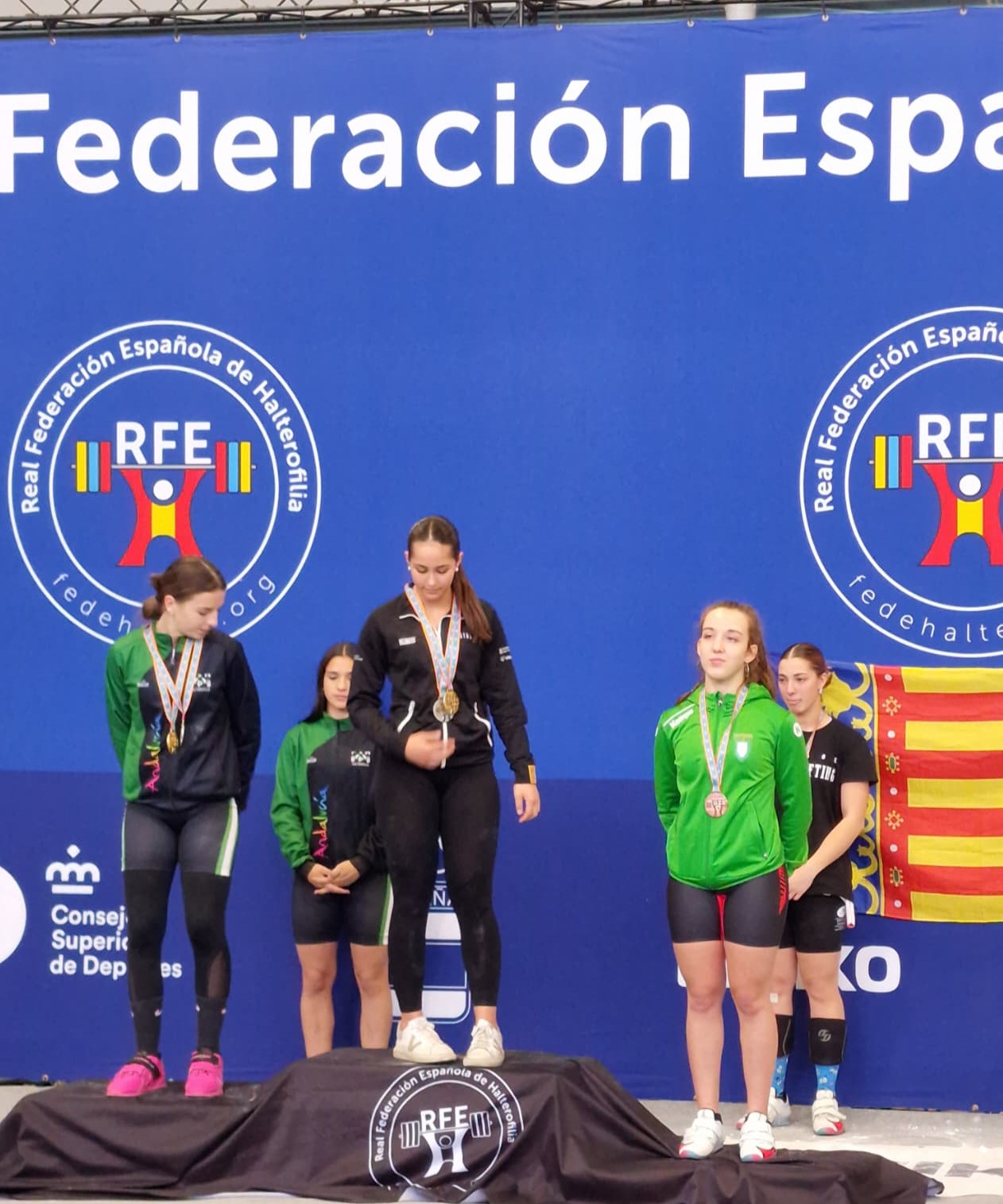Seis medallas y varios récords navarros en el Campeonato de España Sub-17